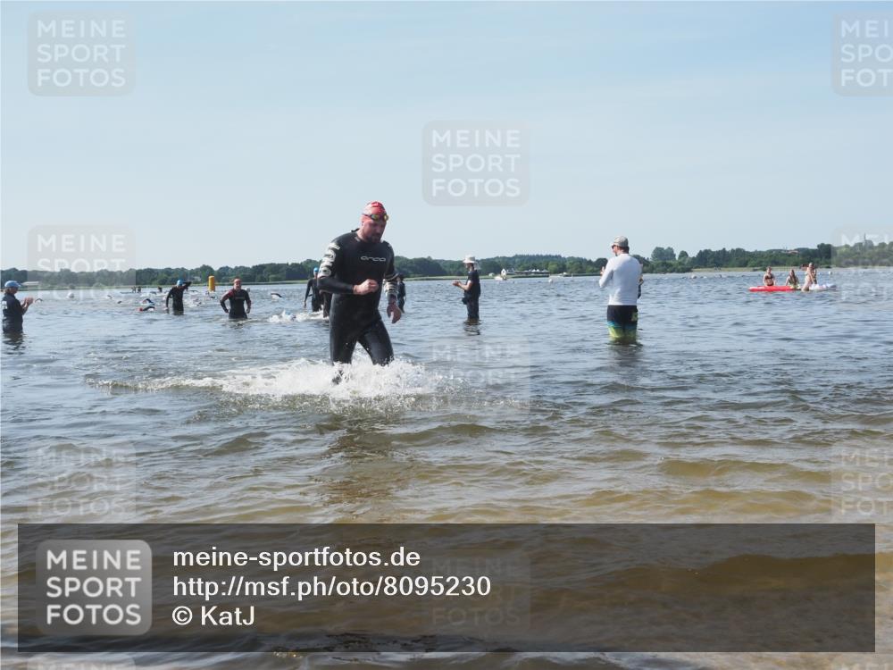 22.06.2025 - Viking Triathlon KatJ http://msf.ph/oto/8095230 22.06.2025 10:30:27 Schwimmen 13, 132, 381, 393, 491, 551, 643 meine-sportfotos.de