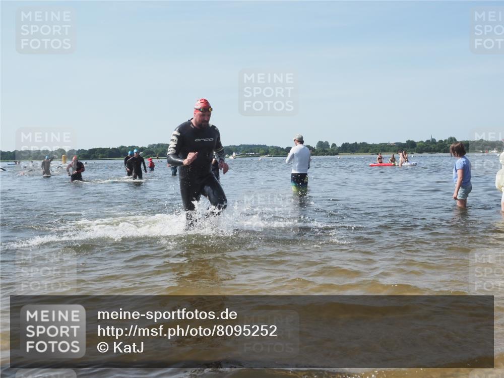 22.06.2025 - Viking Triathlon KatJ http://msf.ph/oto/8095252 22.06.2025 10:30:28 Schwimmen 13, 381, 393, 551, 643 meine-sportfotos.de