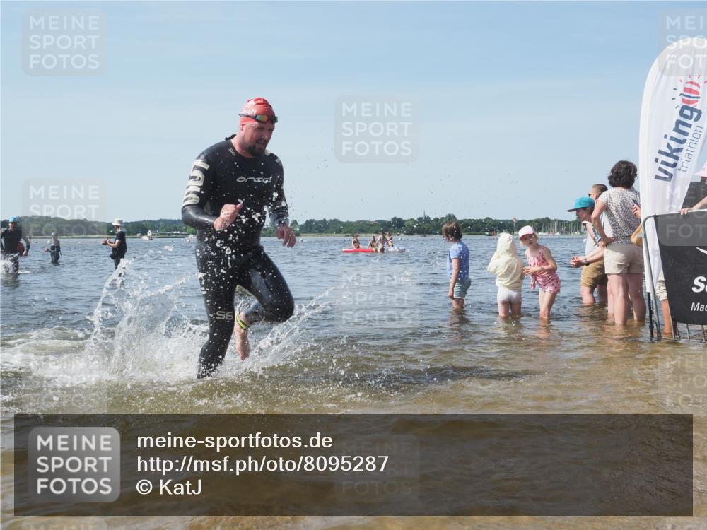 22.06.2025 - Viking Triathlon KatJ http://msf.ph/oto/8095287 22.06.2025 10:30:29 Schwimmen 13, 381, 393, 551, 643, 651 meine-sportfotos.de