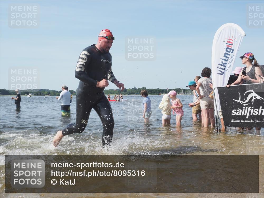 22.06.2025 - Viking Triathlon KatJ http://msf.ph/oto/8095316 22.06.2025 10:30:29 Schwimmen 13, 381, 393, 551, 643, 651 meine-sportfotos.de