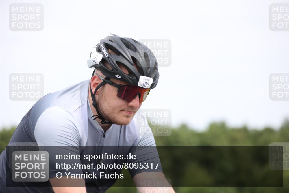 22.06.2025 - Viking Triathlon Yannick Fuchs http://msf.ph/oto/8095317 22.06.2025 14:14:03 Radfahren 303 meine-sportfotos.de