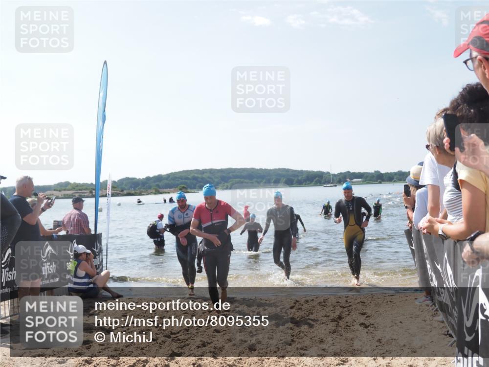 22.06.2025 - Viking Triathlon MichiJ http://msf.ph/oto/8095355 22.06.2025 10:40:52 Schwimmen 59, 235, 266, 361, 389, 397, 462, 530 meine-sportfotos.de
