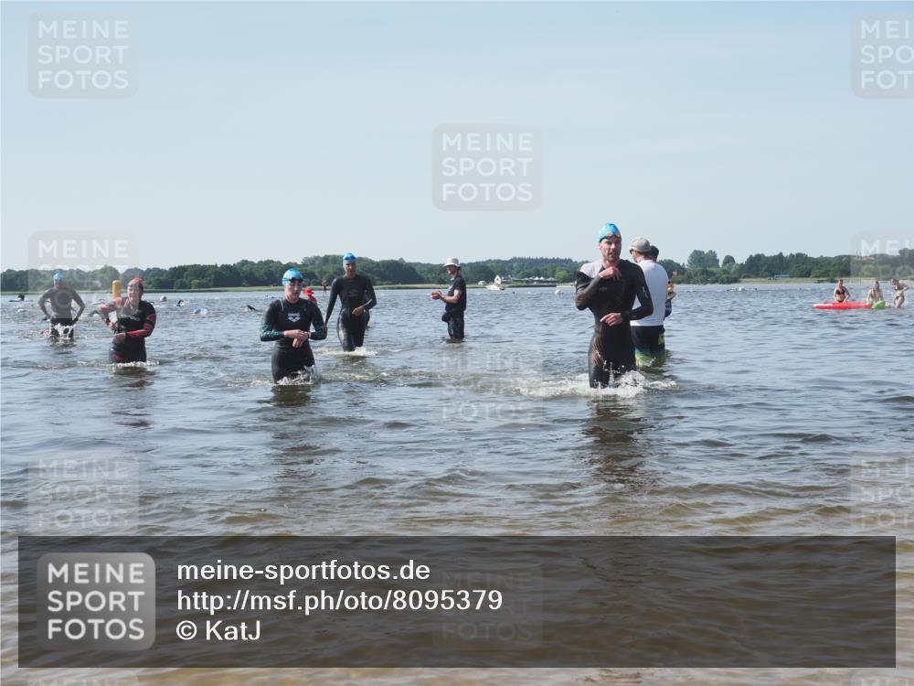 22.06.2025 - Viking Triathlon KatJ http://msf.ph/oto/8095379 22.06.2025 10:30:35 Schwimmen 13, 188, 393, 551, 651 meine-sportfotos.de