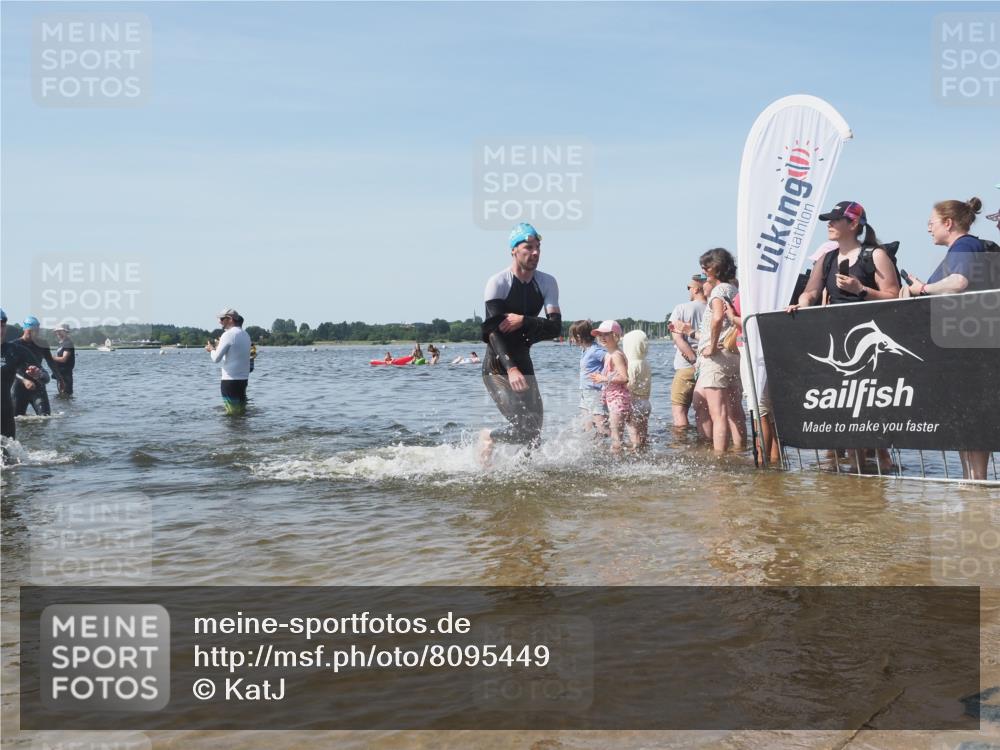 22.06.2025 - Viking Triathlon KatJ http://msf.ph/oto/8095449 22.06.2025 10:30:37 Schwimmen 13, 188, 393, 551, 630, 651 meine-sportfotos.de