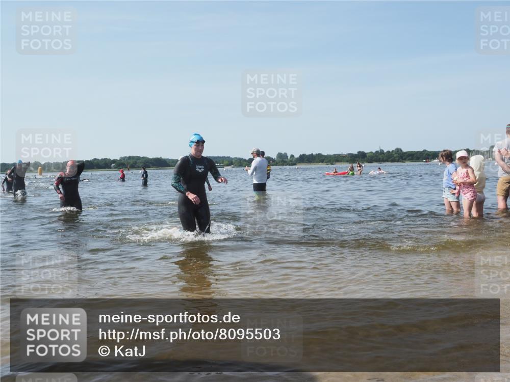 22.06.2025 - Viking Triathlon KatJ http://msf.ph/oto/8095503 22.06.2025 10:30:39 Schwimmen 13, 188, 393, 444, 551, 630, 651 meine-sportfotos.de