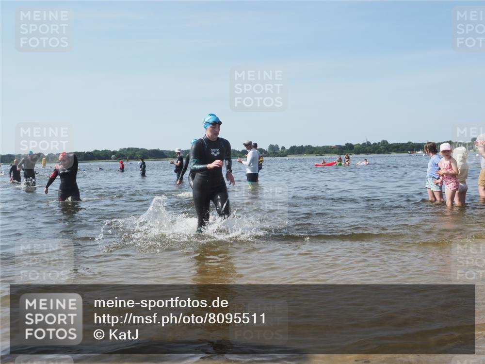 22.06.2025 - Viking Triathlon KatJ http://msf.ph/oto/8095511 22.06.2025 10:30:39 Schwimmen 13, 188, 393, 444, 551, 630, 651 meine-sportfotos.de
