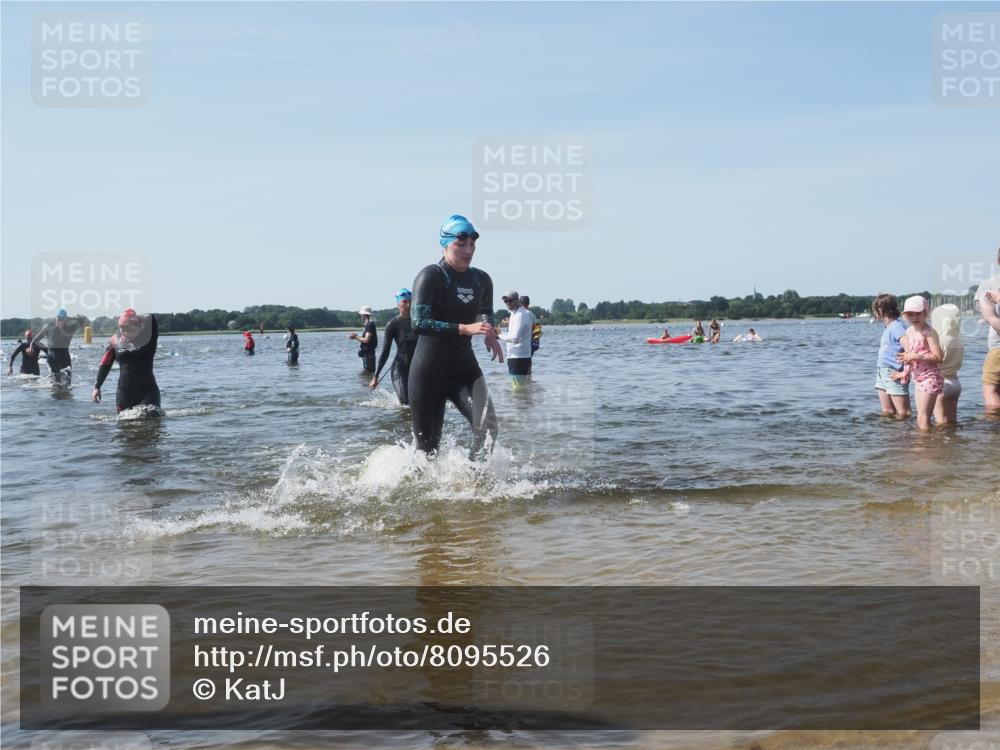 22.06.2025 - Viking Triathlon KatJ http://msf.ph/oto/8095526 22.06.2025 10:30:39 Schwimmen 13, 188, 393, 444, 551, 630, 651 meine-sportfotos.de