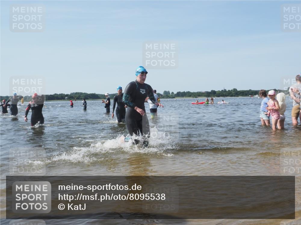 22.06.2025 - Viking Triathlon KatJ http://msf.ph/oto/8095538 22.06.2025 10:30:39 Schwimmen 13, 188, 393, 444, 551, 630, 651 meine-sportfotos.de