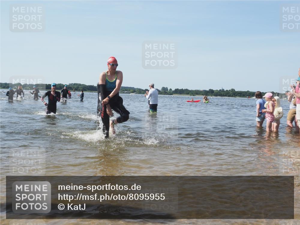 22.06.2025 - Viking Triathlon KatJ http://msf.ph/oto/8095955 22.06.2025 10:30:54 Schwimmen 45, 162, 347, 352, 444, 510, 630 meine-sportfotos.de