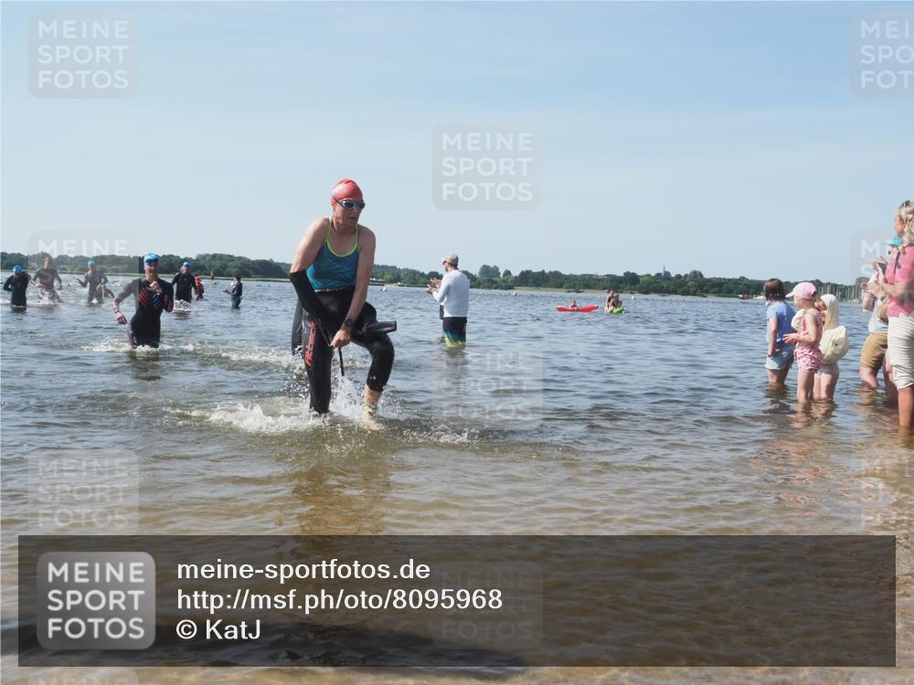 22.06.2025 - Viking Triathlon KatJ http://msf.ph/oto/8095968 22.06.2025 10:30:54 Schwimmen 45, 162, 347, 352, 444, 510, 630 meine-sportfotos.de