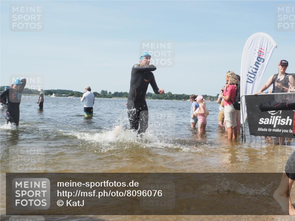 22.06.2025 - Viking Triathlon KatJ http://msf.ph/oto/8096076 22.06.2025 10:30:56 Schwimmen 45, 162, 237, 347, 352, 444, 510, 549, 630 meine-sportfotos.de