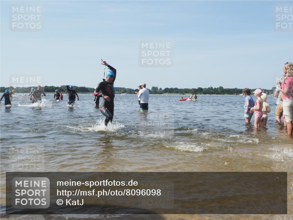 22.06.2025 - Viking Triathlon KatJ http://msf.ph/oto/8096098 22.06.2025 10:30:58 Schwimmen 45, 162, 237, 347, 352, 444, 510, 549, 630 meine-sportfotos.de