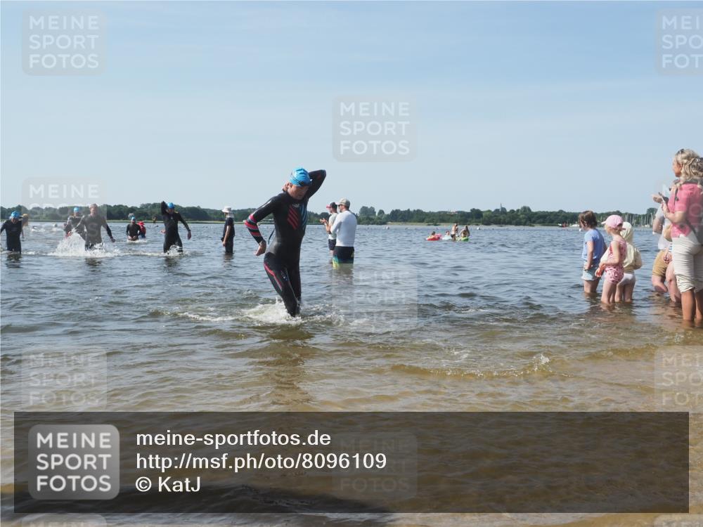 22.06.2025 - Viking Triathlon KatJ http://msf.ph/oto/8096109 22.06.2025 10:30:58 Schwimmen 45, 162, 237, 347, 352, 444, 510, 549, 630 meine-sportfotos.de