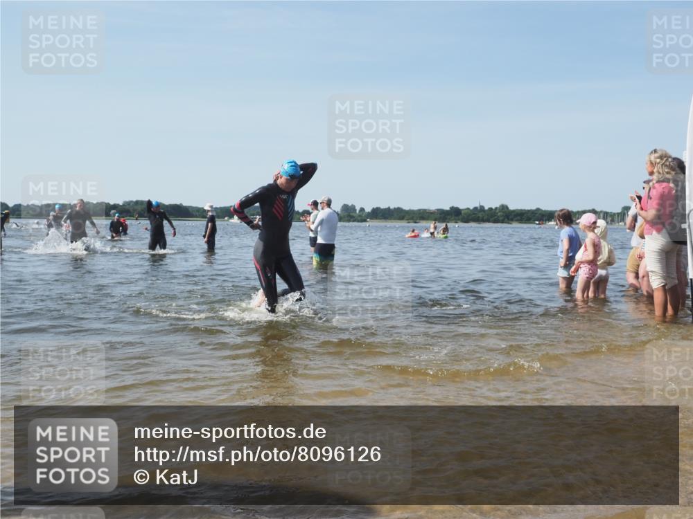 22.06.2025 - Viking Triathlon KatJ http://msf.ph/oto/8096126 22.06.2025 10:30:58 Schwimmen 45, 162, 237, 347, 352, 444, 510, 549, 630 meine-sportfotos.de