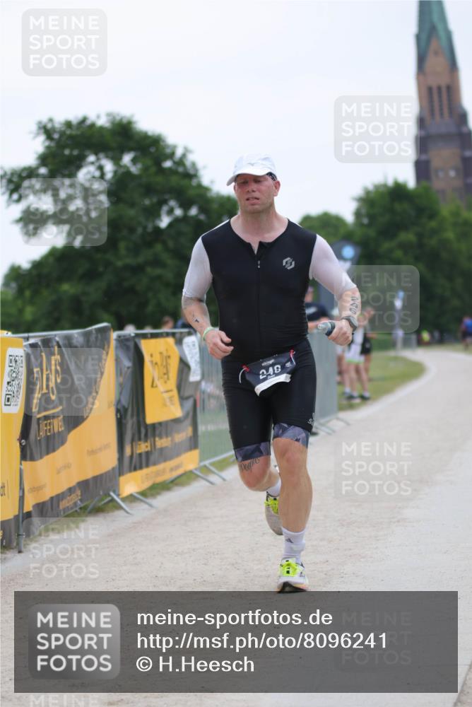 22.06.2025 - Viking Triathlon H.Heesch http://msf.ph/oto/8096241 22.06.2025 16:12:04 Laufen 246 meine-sportfotos.de