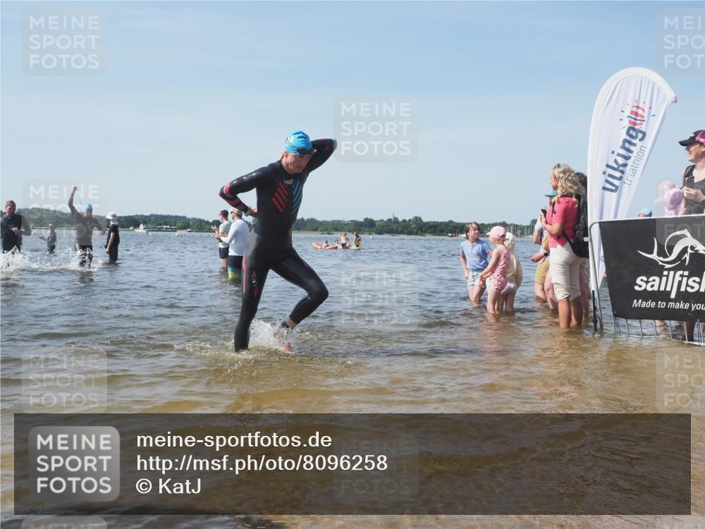 22.06.2025 - Viking Triathlon KatJ http://msf.ph/oto/8096258 22.06.2025 10:31:00 Schwimmen 45, 162, 237, 330, 347, 352, 444, 510, 549 meine-sportfotos.de