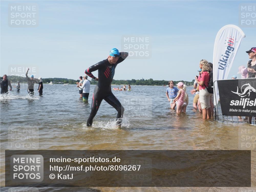22.06.2025 - Viking Triathlon KatJ http://msf.ph/oto/8096267 22.06.2025 10:31:00 Schwimmen 45, 162, 237, 330, 347, 352, 444, 510, 549 meine-sportfotos.de