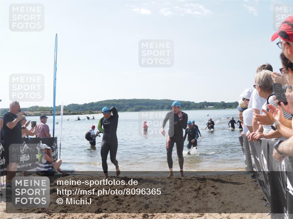 22.06.2025 - Viking Triathlon MichiJ http://msf.ph/oto/8096365 22.06.2025 10:41:33 Schwimmen 54, 194, 220, 376, 390, 505, 629 meine-sportfotos.de