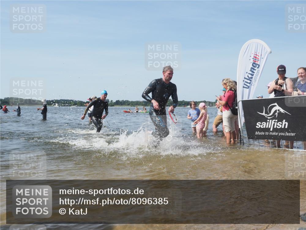 22.06.2025 - Viking Triathlon KatJ http://msf.ph/oto/8096385 22.06.2025 10:31:05 Schwimmen 45, 216, 237, 330, 347, 352, 510, 549 meine-sportfotos.de