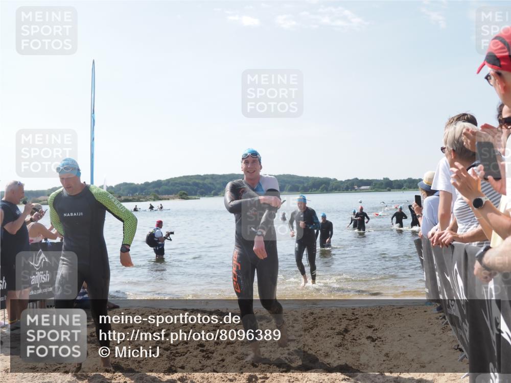 22.06.2025 - Viking Triathlon MichiJ http://msf.ph/oto/8096389 22.06.2025 10:41:34 Schwimmen 54, 142, 194, 220, 376, 390, 505, 629 meine-sportfotos.de