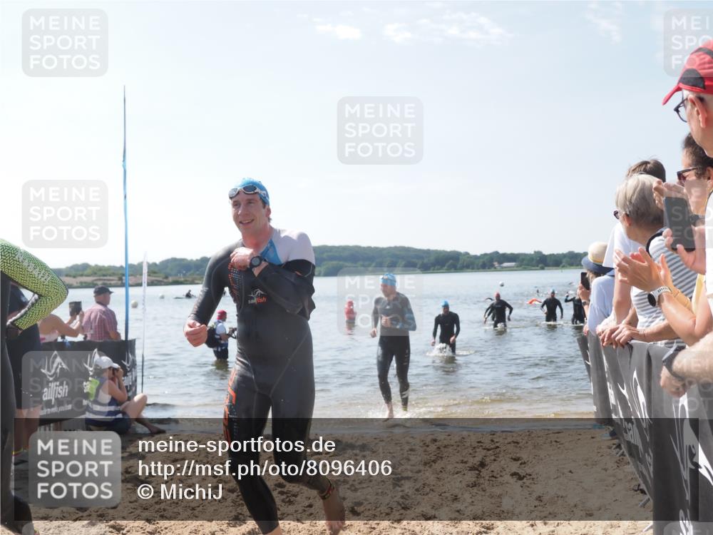 22.06.2025 - Viking Triathlon MichiJ http://msf.ph/oto/8096406 22.06.2025 10:41:35 Schwimmen 54, 142, 194, 220, 376, 505, 629 meine-sportfotos.de