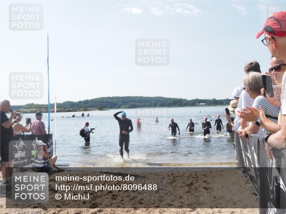 22.06.2025 - Viking Triathlon MichiJ http://msf.ph/oto/8096488 22.06.2025 10:41:41 Schwimmen 58, 142, 194, 220, 221, 505, 625, 629 meine-sportfotos.de