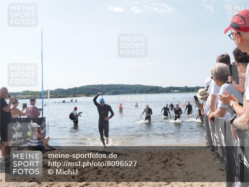 22.06.2025 - Viking Triathlon MichiJ http://msf.ph/oto/8096527 22.06.2025 10:41:42 Schwimmen 58, 142, 194, 220, 221, 505, 625, 629 meine-sportfotos.de
