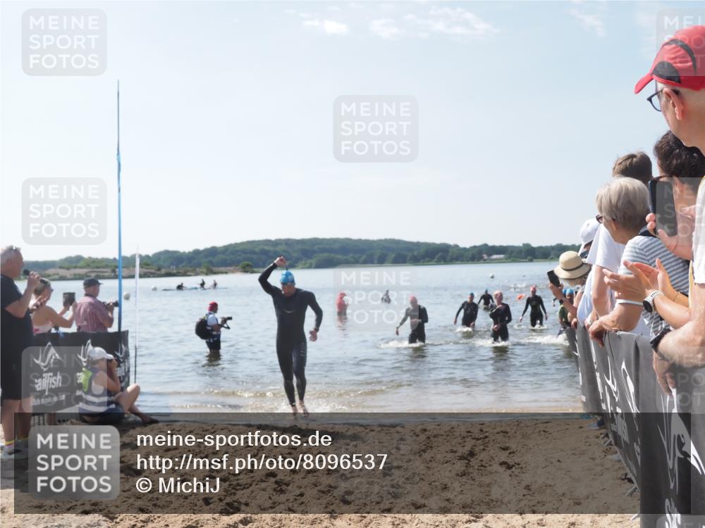 22.06.2025 - Viking Triathlon MichiJ http://msf.ph/oto/8096537 22.06.2025 10:41:42 Schwimmen 58, 142, 194, 220, 221, 505, 625, 629 meine-sportfotos.de