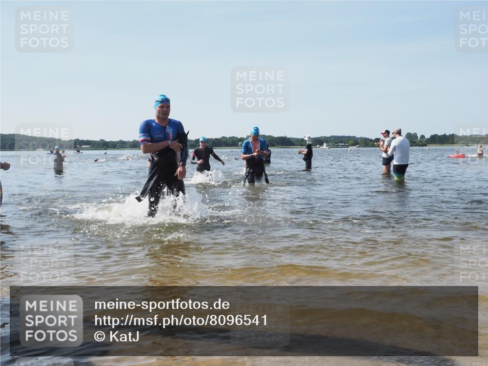 22.06.2025 - Viking Triathlon KatJ http://msf.ph/oto/8096541 22.06.2025 10:31:09 Schwimmen 216, 237, 330, 347, 352, 510, 549 meine-sportfotos.de