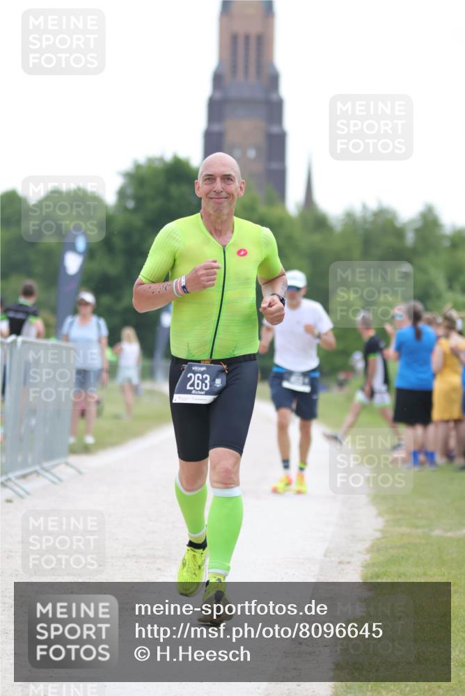 22.06.2025 - Viking Triathlon H.Heesch http://msf.ph/oto/8096645 22.06.2025 16:16:33 Laufen 263, 459 meine-sportfotos.de