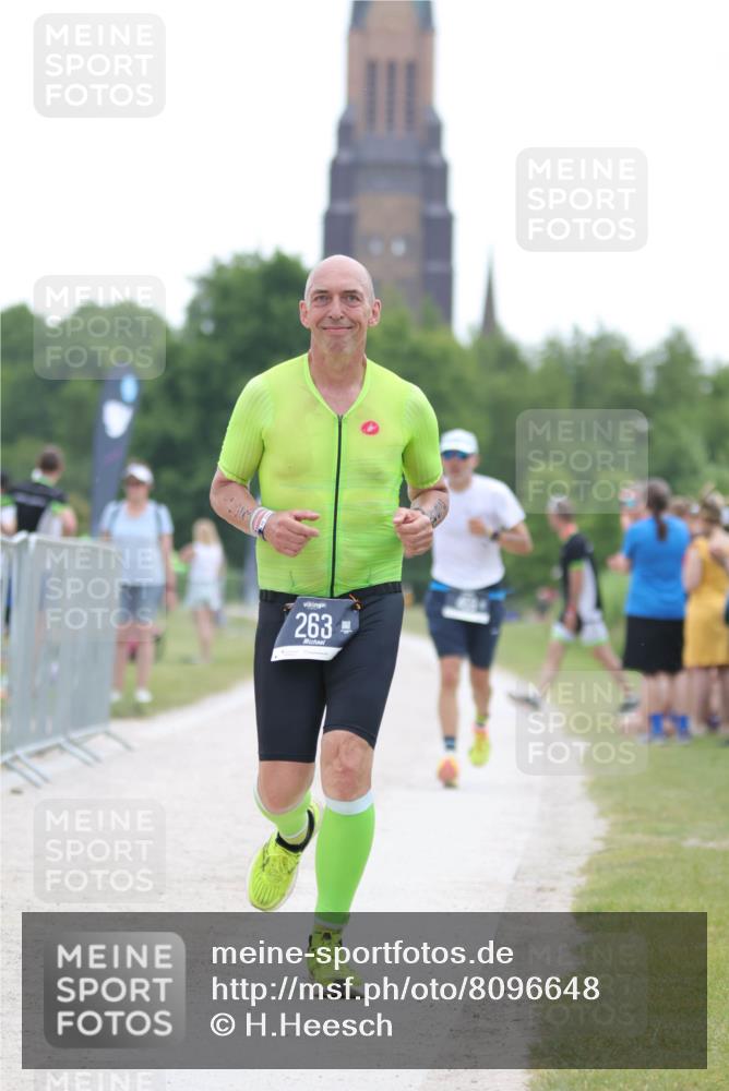 22.06.2025 - Viking Triathlon H.Heesch http://msf.ph/oto/8096648 22.06.2025 16:16:33 Laufen 263, 459 meine-sportfotos.de