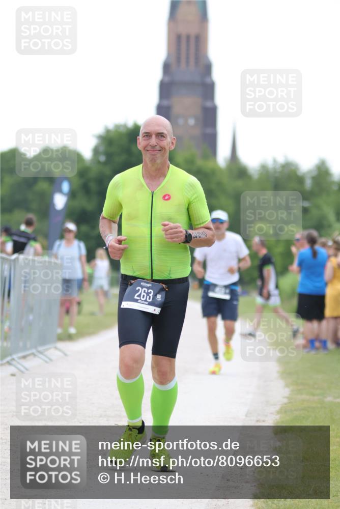 22.06.2025 - Viking Triathlon H.Heesch http://msf.ph/oto/8096653 22.06.2025 16:16:33 Laufen 263, 459 meine-sportfotos.de