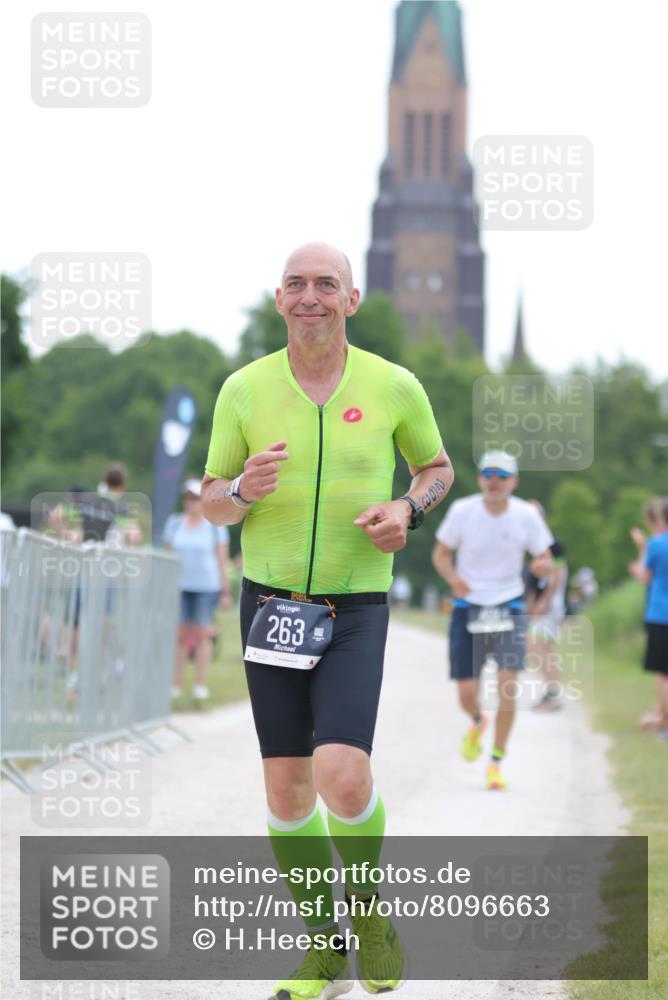 22.06.2025 - Viking Triathlon H.Heesch http://msf.ph/oto/8096663 22.06.2025 16:16:34 Laufen 263, 459 meine-sportfotos.de