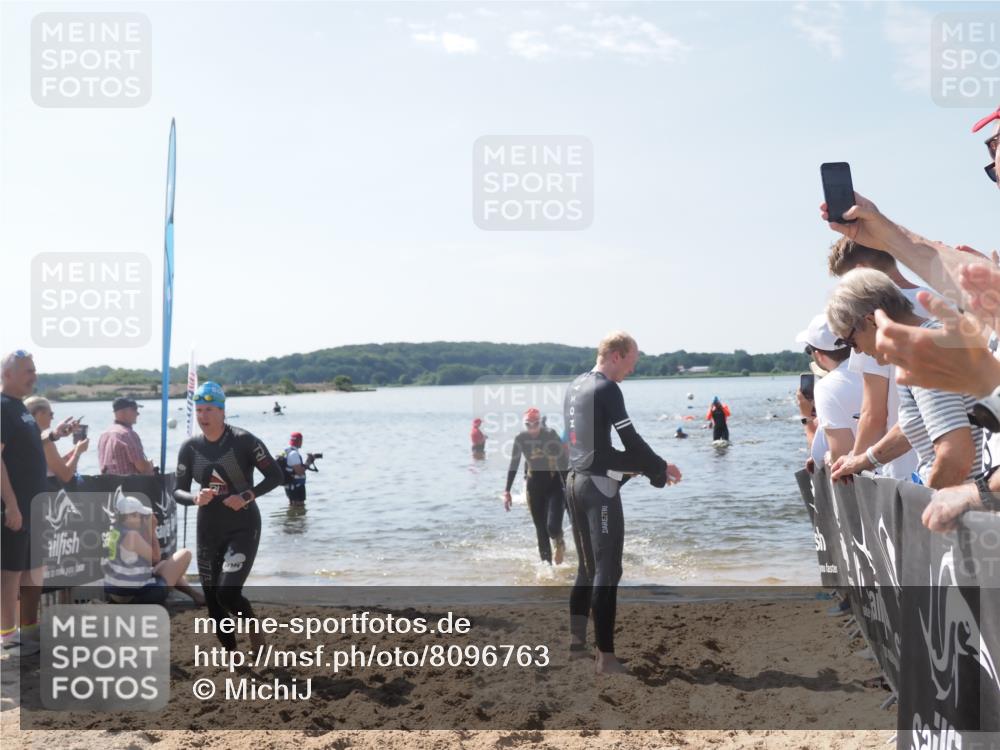 22.06.2025 - Viking Triathlon MichiJ http://msf.ph/oto/8096763 22.06.2025 10:41:55 Schwimmen 58, 142, 159, 199, 221, 625 meine-sportfotos.de