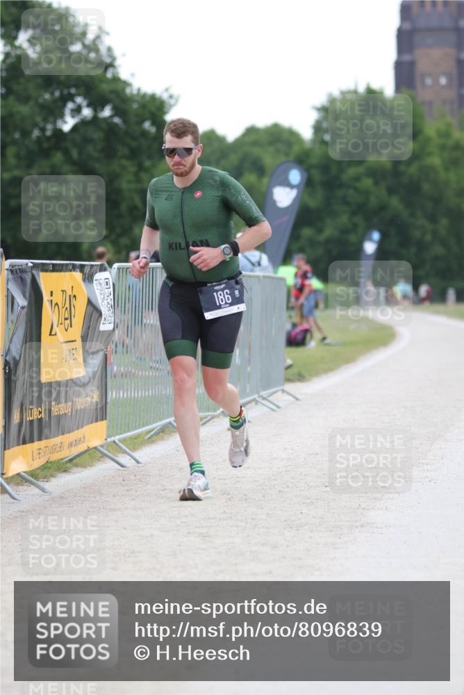 22.06.2025 - Viking Triathlon H.Heesch http://msf.ph/oto/8096839 22.06.2025 16:18:10 Laufen 186 meine-sportfotos.de