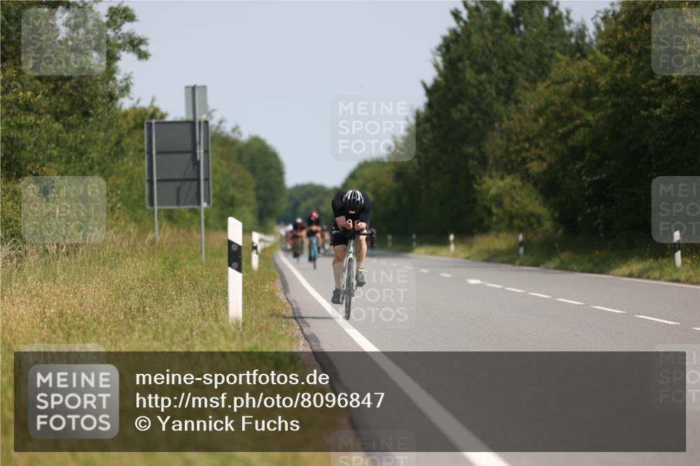 22.06.2025 - Viking Triathlon Yannick Fuchs http://msf.ph/oto/8096847 22.06.2025 11:21:48 Radfahren 135, 297, 300 meine-sportfotos.de