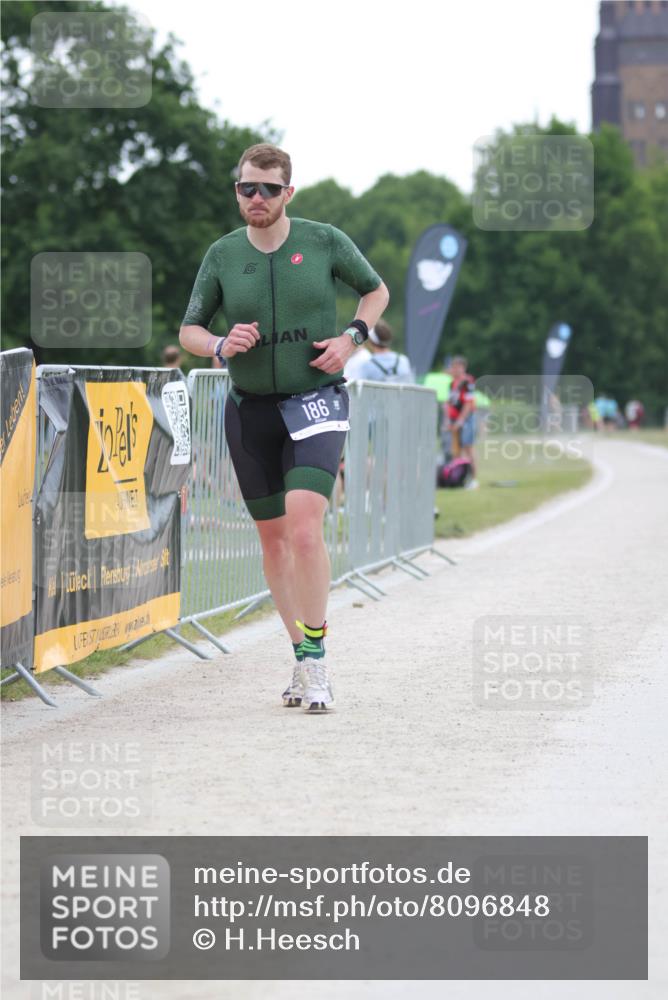 22.06.2025 - Viking Triathlon H.Heesch http://msf.ph/oto/8096848 22.06.2025 16:18:11 Laufen 186 meine-sportfotos.de