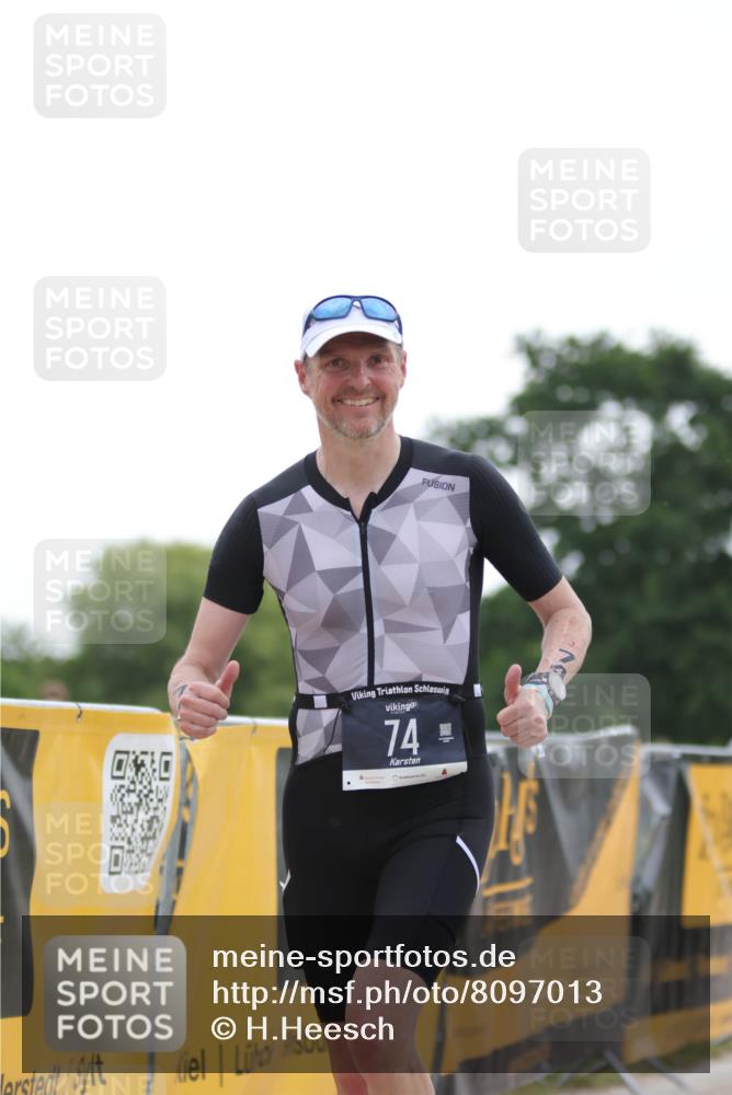 22.06.2025 - Viking Triathlon H.Heesch http://msf.ph/oto/8097013 22.06.2025 16:20:13 Laufen 74 meine-sportfotos.de