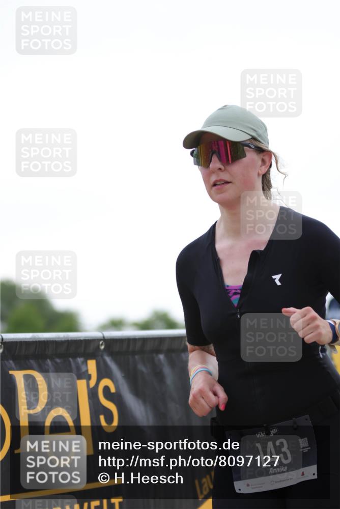 22.06.2025 - Viking Triathlon H.Heesch http://msf.ph/oto/8097127 22.06.2025 16:21:11 Laufen 143 meine-sportfotos.de