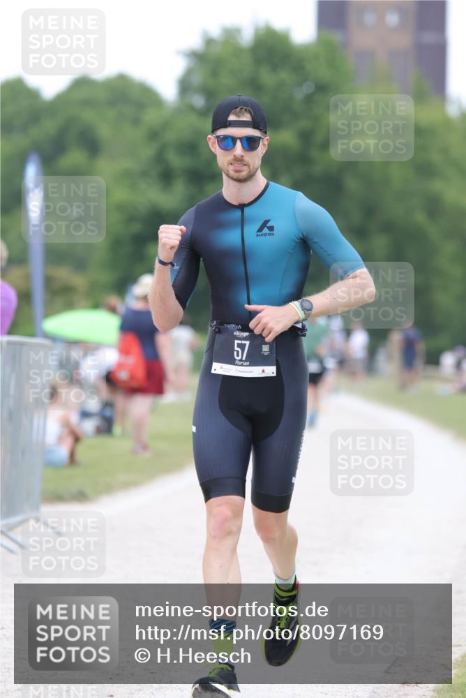 22.06.2025 - Viking Triathlon H.Heesch http://msf.ph/oto/8097169 22.06.2025 15:33:31 Laufen 57 meine-sportfotos.de