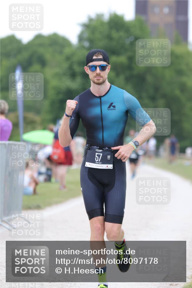 22.06.2025 - Viking Triathlon H.Heesch http://msf.ph/oto/8097178 22.06.2025 15:33:31 Laufen 57 meine-sportfotos.de