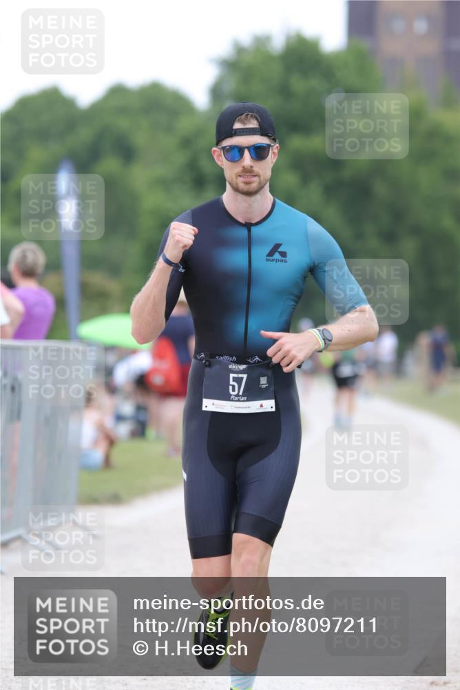 22.06.2025 - Viking Triathlon H.Heesch http://msf.ph/oto/8097211 22.06.2025 15:33:32 Laufen 57 meine-sportfotos.de