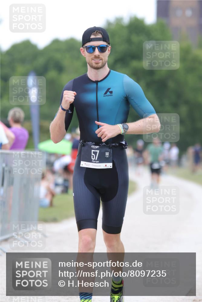 22.06.2025 - Viking Triathlon H.Heesch http://msf.ph/oto/8097235 22.06.2025 15:33:32 Laufen 57 meine-sportfotos.de