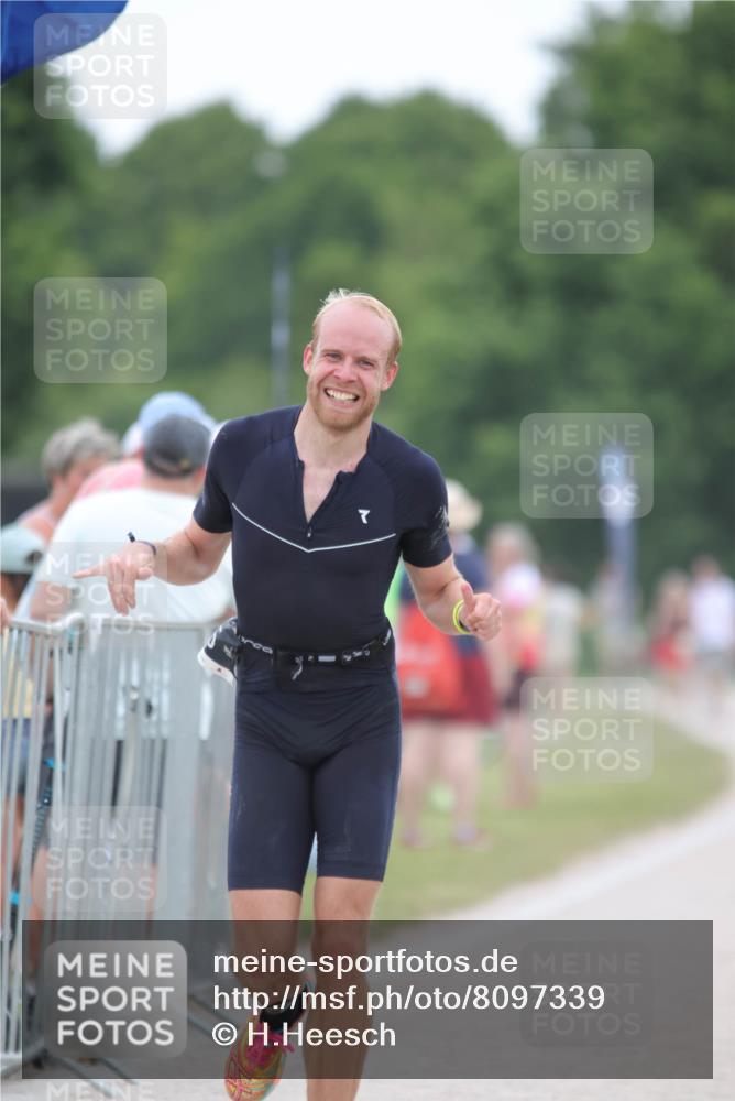 22.06.2025 - Viking Triathlon H.Heesch http://msf.ph/oto/8097339 22.06.2025 15:34:13 Laufen 225 meine-sportfotos.de