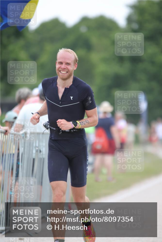 22.06.2025 - Viking Triathlon H.Heesch http://msf.ph/oto/8097354 22.06.2025 15:34:13 Laufen 225 meine-sportfotos.de