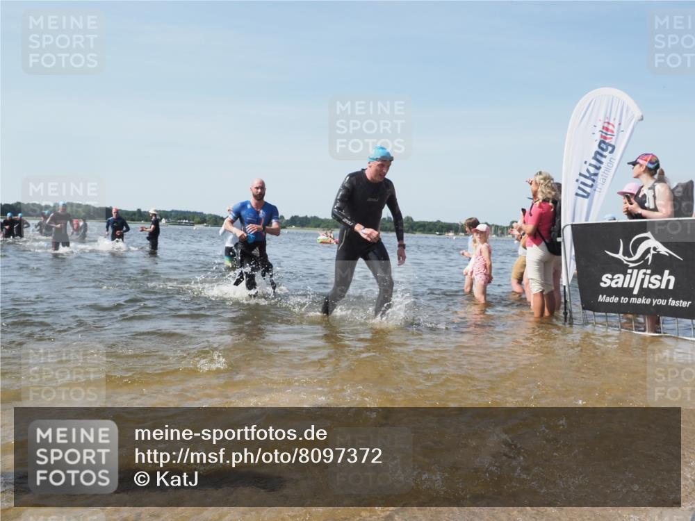 22.06.2025 - Viking Triathlon KatJ http://msf.ph/oto/8097372 22.06.2025 10:31:36 Schwimmen 3, 8, 98, 99, 137, 158, 189, 224, 340, 350, 469, 613, 648 meine-sportfotos.de