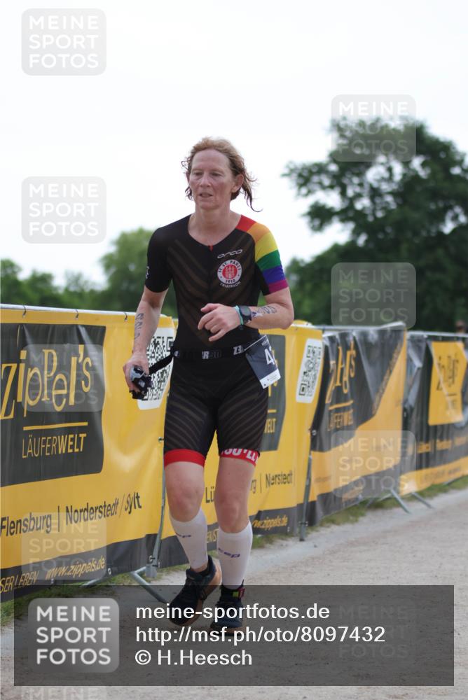 22.06.2025 - Viking Triathlon H.Heesch http://msf.ph/oto/8097432 22.06.2025 16:22:15 Laufen 425, 531 meine-sportfotos.de