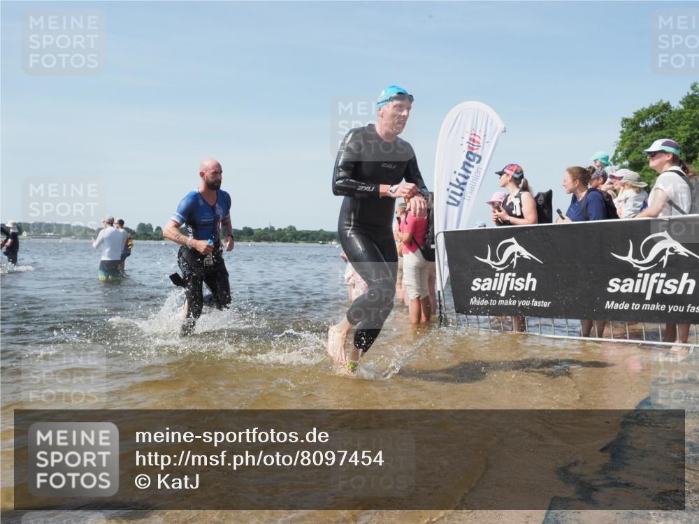 22.06.2025 - Viking Triathlon KatJ http://msf.ph/oto/8097454 22.06.2025 10:31:37 Schwimmen 3, 8, 98, 99, 137, 158, 189, 224, 340, 350, 469, 555, 613, 648 meine-sportfotos.de