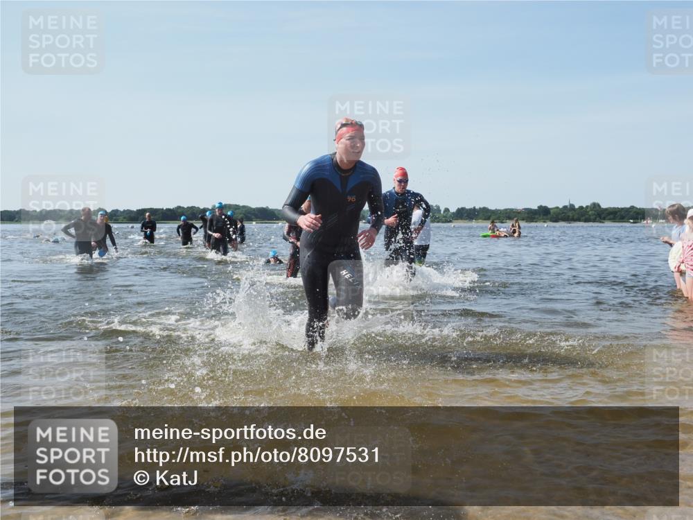 22.06.2025 - Viking Triathlon KatJ http://msf.ph/oto/8097531 22.06.2025 10:31:41 Schwimmen 98, 99, 124, 125, 137, 158, 189, 224, 340, 350, 507, 555, 613, 648 meine-sportfotos.de