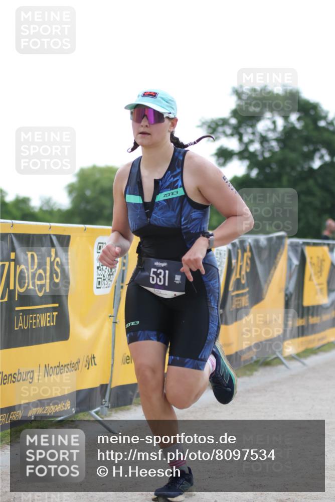 22.06.2025 - Viking Triathlon H.Heesch http://msf.ph/oto/8097534 22.06.2025 16:22:19 Laufen 425, 531 meine-sportfotos.de